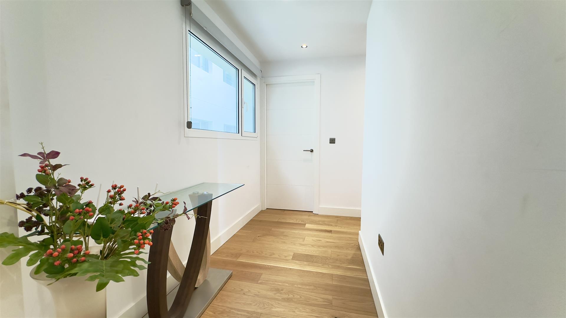 Image of Apartment - 2 Bedrooms - 1 Bathrooms for Sale in Arengos Gardens-Gibraltar, Image 10